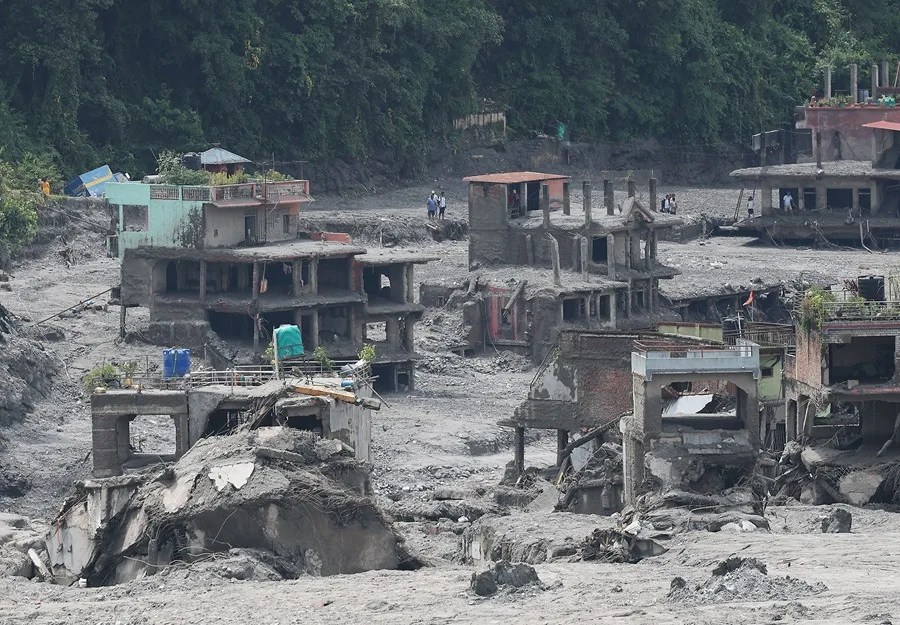 Riada en Nepal: Casi 700 muertos y labores de rescate contrarreloj