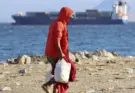 Miles de migrantes siguen en las calles de Ceuta tres semanas después de la entrada masiva