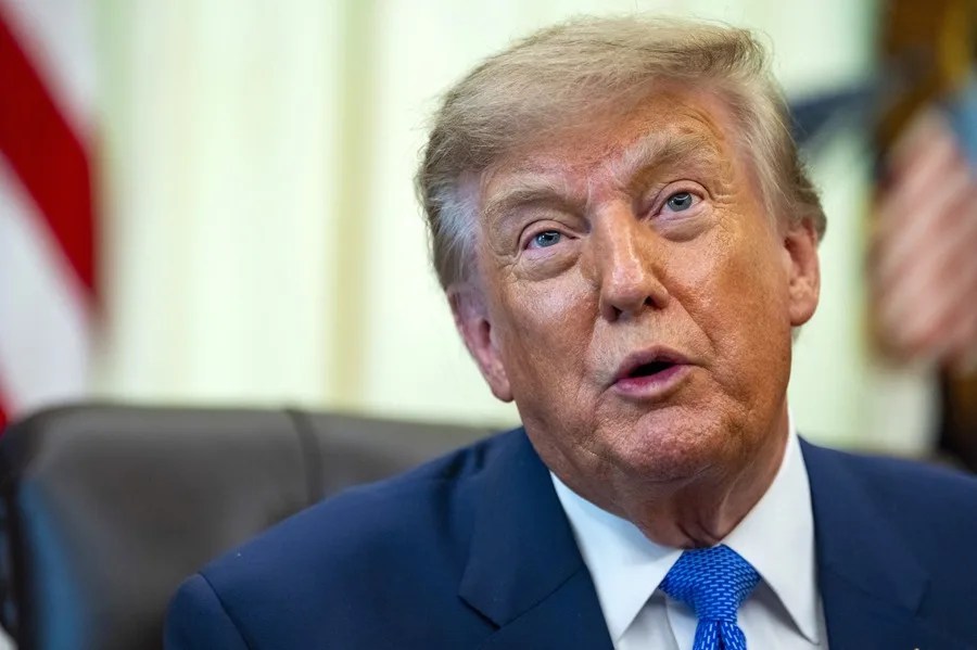 Trump anuncia aranceles del 50 % a los vehículos y al acero canadienses a partir de enero de 2027