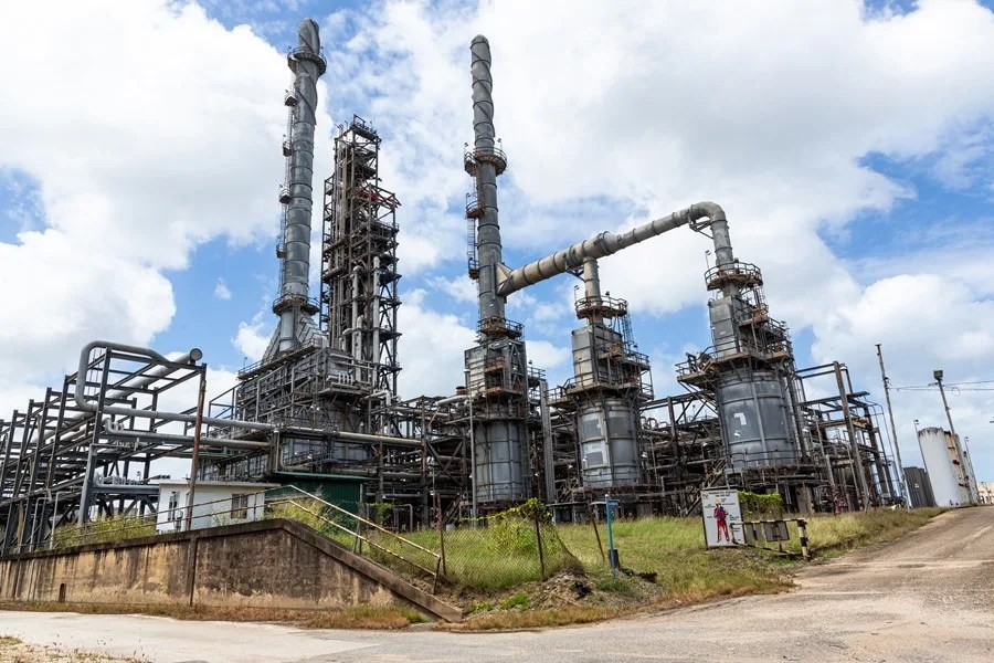El brent sube un 1,12 %, por encima de los 90 dólares, tras los ataques de EE.UU. a Irán