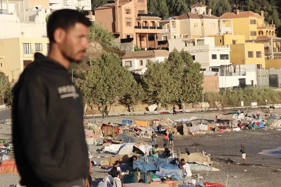 Doce detenidos por apedrear a cuatro militares en una noche de disturbios en Ceuta