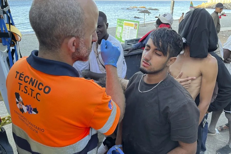 Sanidad reúne este lunes a las comunidades autónomas para la donación de vacunas a Ceuta
