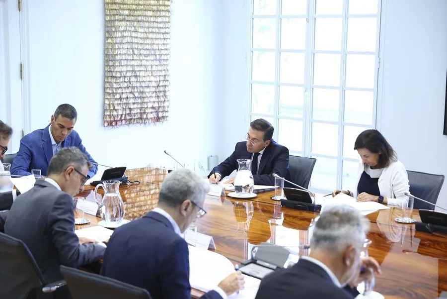 El comité para la crisis de Ceuta acuerda una nueva lista de instalaciones para acoger a los migrantes