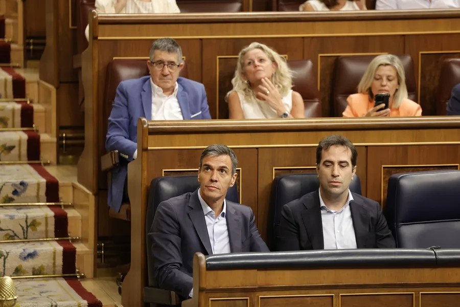 La Diputación Permanente del Congreso vota la comparecencia de Sánchez y de diez ministros
