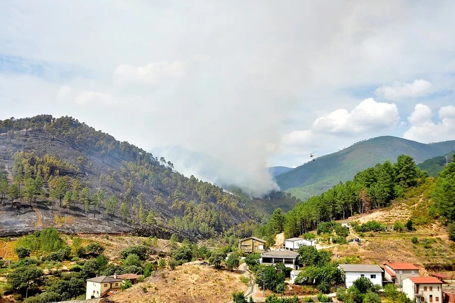 El incendio de Pinofranqueado entra en una jornada clave tras los positivos trabajos nocturnos