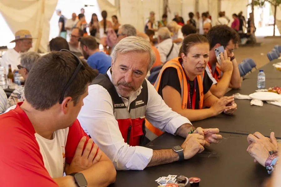 El fuego de Riglos (Huesca) supera las 11.200 hectáreas con un perímetro de 58 kilómetros