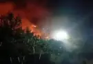 El incendio de Peñas de Riglos (Huesca) ha quemado ya 10.000 hectáreas y mantiene desalojadas a 879 personas