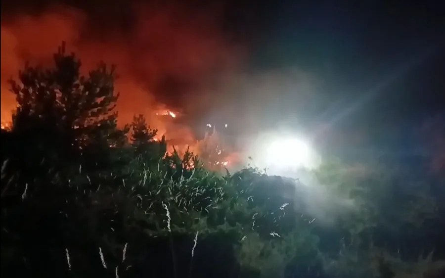 El incendio de Peñas de Riglos (Huesca) ha quemado ya 10.000 hectáreas y mantiene desalojadas a 879 personas