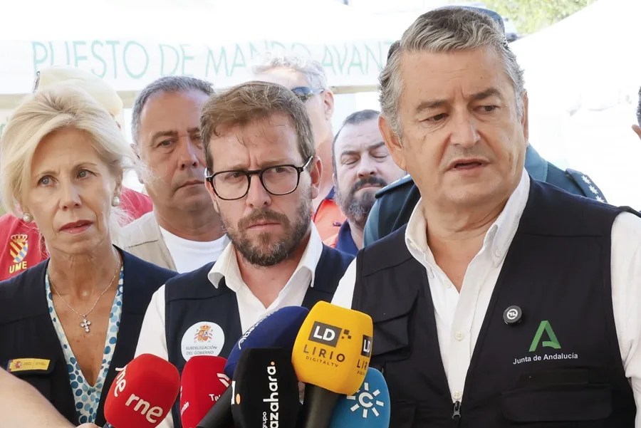 El Gobierno amplía los recursos para luchar contra el fuego en Niebla (Huelva) y se reincorporan las aeronaves