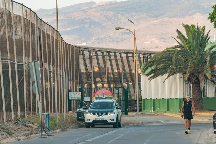 Marruecos frustra un intento de alcanzar Ceuta de cientos de subsaharianos mientras se mantiene la tranquilidad en la frontera