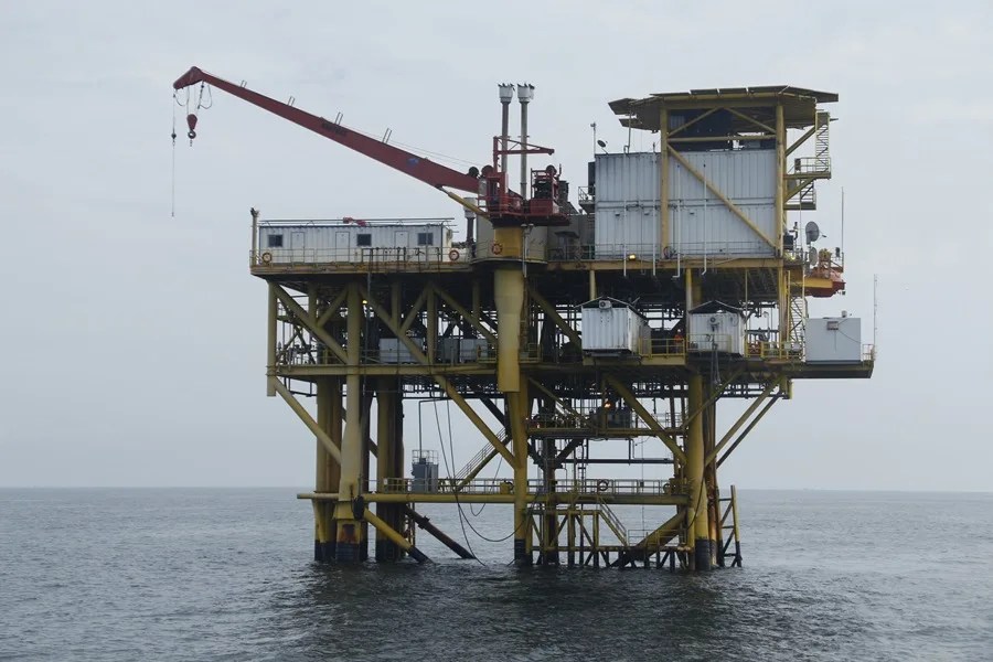 Rumanía destruye un dron marino ruso en sus aguas cerca de una plataforma de gas