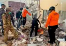 Suben a 14 los fallecidos por el terremoto de 7,7 en la isla indonesia de Flores