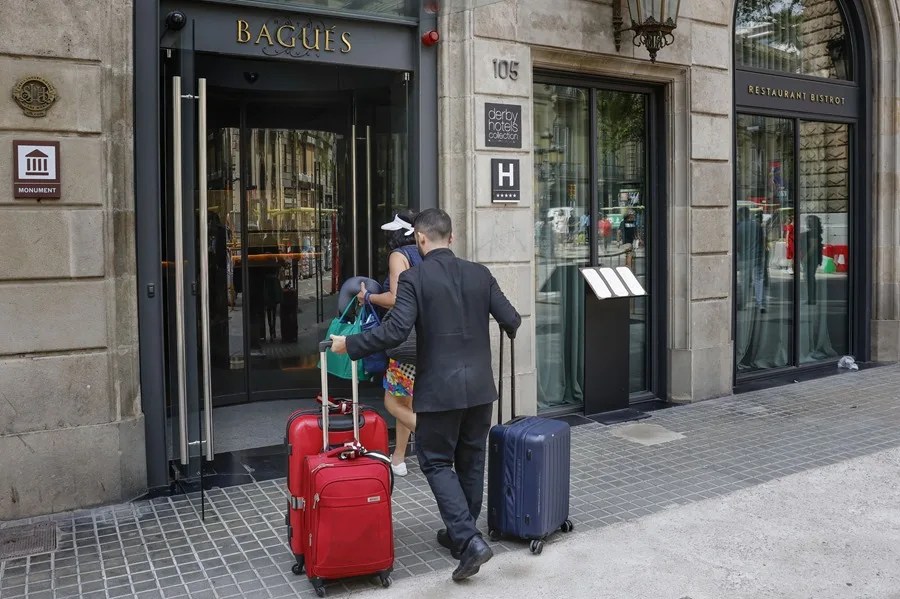 Las estancias hoteleras se estancan en julio pero los precios siguen al alza y suben un 6%