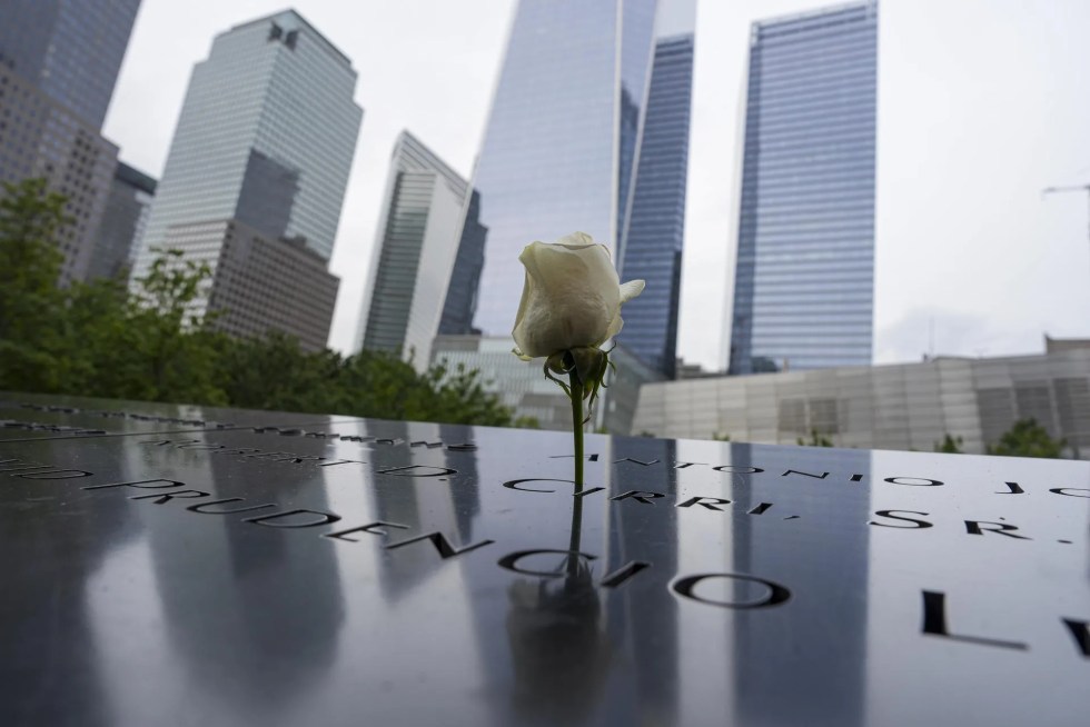 Biden, Obama y Mamdani recuerdan el 11S en Nueva York en una ceremonia sin Trump
