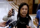 Armengol expulsa a una diputada del PP por exhibir un espray de gas pimienta en el pleno