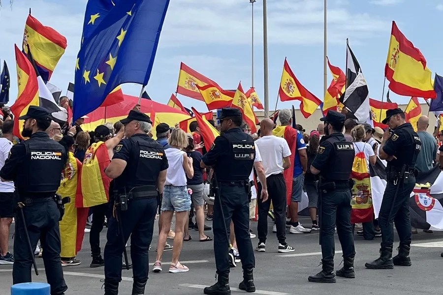 Los ceutíes vuelven a exigir soluciones a pie de la frontera: «Un caballa nunca se rinde»