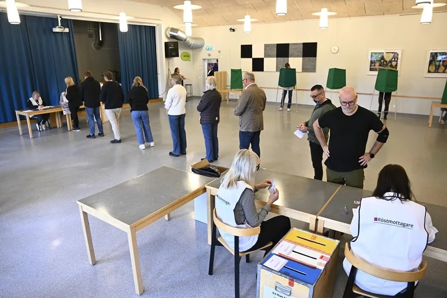 Abren los colegios en Suecia para las elecciones legislativas