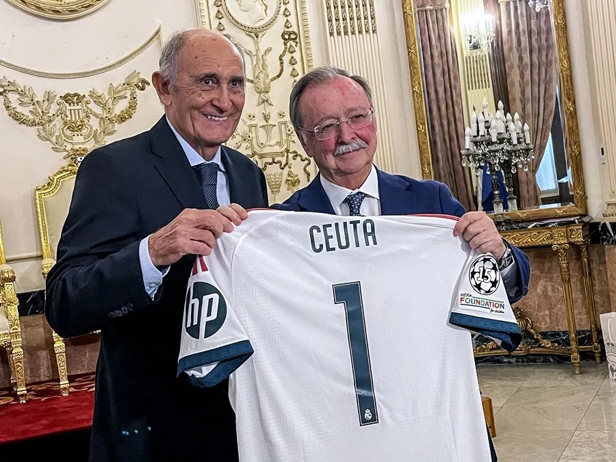 Florentino Pérez traslada a Ceuta el apoyo del Real Madrid y pide recuperar la normalidad