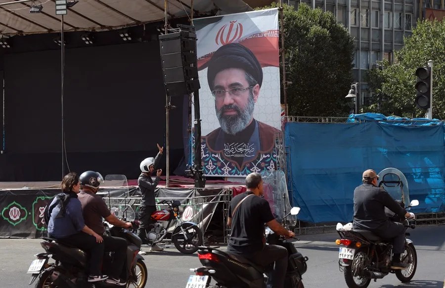 Irán afirma que el acuerdo con Omán sobre Ormuz no implica la reapertura del paso