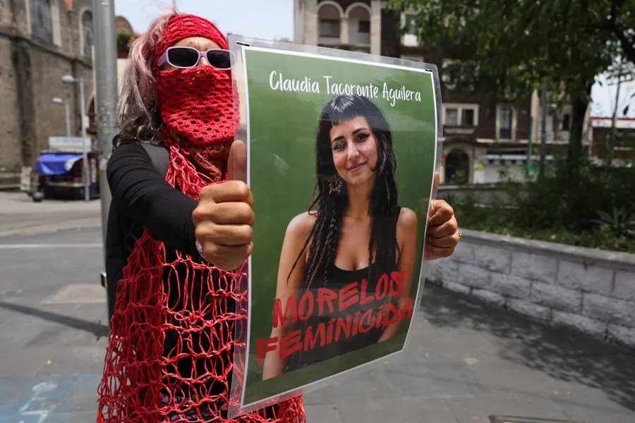 El padre de Claudia Tacoronte acude al lugar del crimen en México