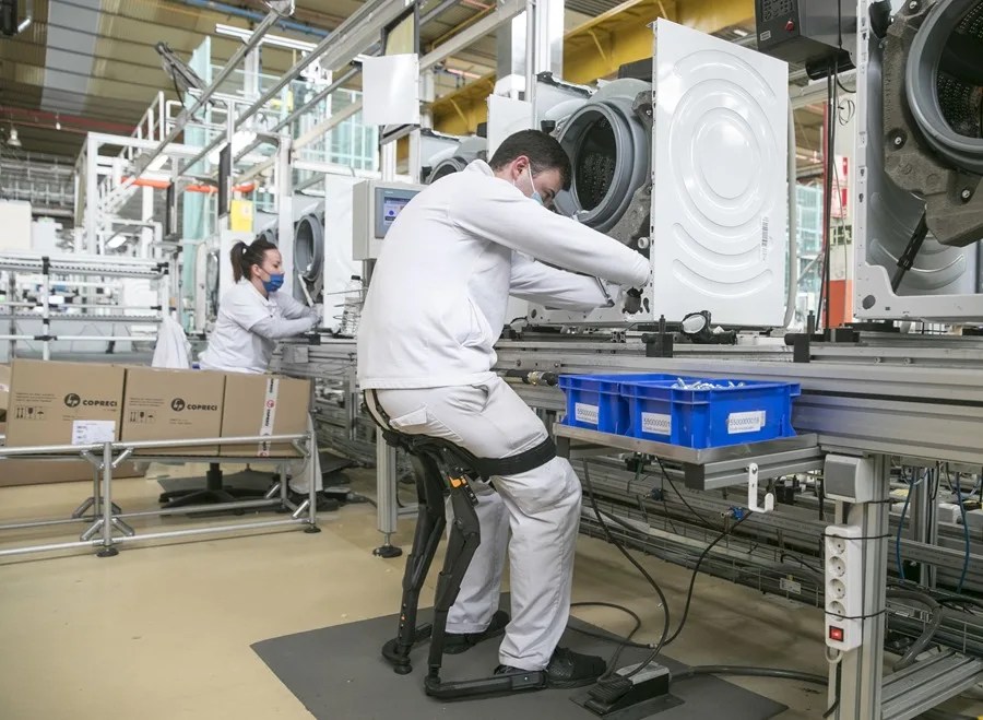 El INE confirma que la economía española creció un 0,7 % el segundo trimestre, una décima más