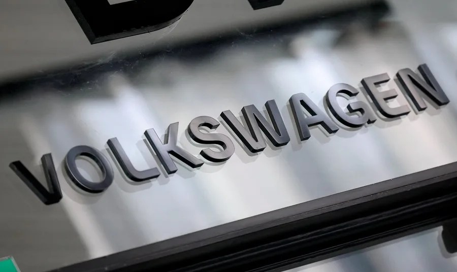 Volkswagen recorta el doble de empleos, 100.000 en total y reduce a la mitad sus modelos