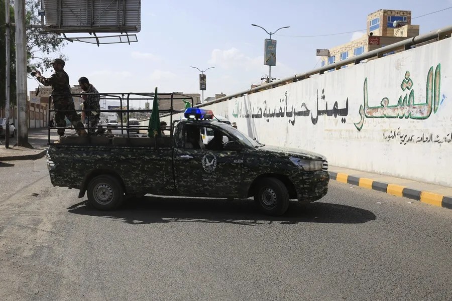 Las fuerzas rebeldes hutíes, aliadas de Irán, avanzan por la costa yemení hasta la estratégica isla de Mayun, en el mar Rojo