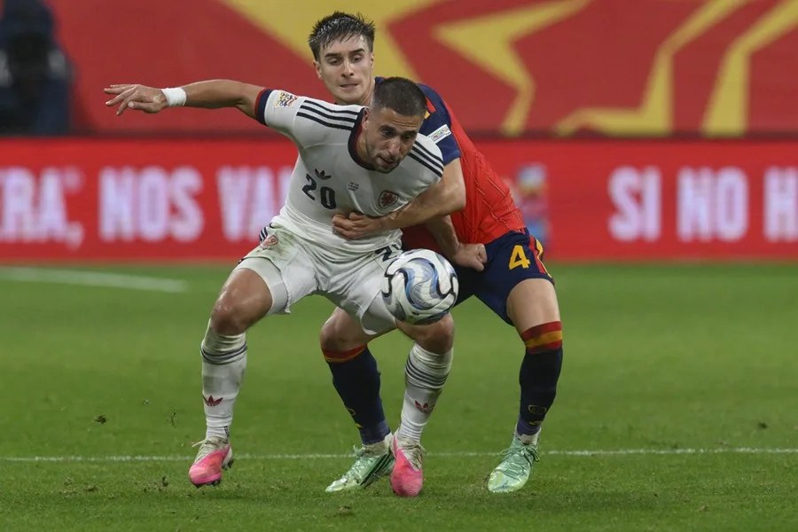 España gana con sufrimiento por 3-1 a la República Checa en su versión más gris
