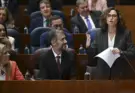 El Gobierno de Ayuso registra en los juzgados su petición de desalojar la acampada de Sol