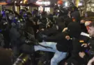 Trece detenidos y 30 mossos heridos leves tras la manifestación por la crisis de la vivienda en Barcelona