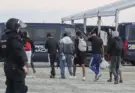 La Policía Nacional inicia el desalojo del campamento de migrantes de El Guano en Ceuta