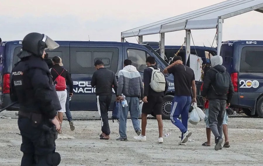 El Gobierno da por desmantelados los grandes campamentos de migrantes en Ceuta