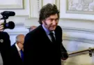 Milei irrumpe en la precampaña con insultos a Sánchez, que se declara «zurdo orgulloso»
