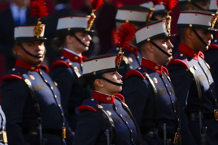 Arranca el desfile del 12 de octubre con abucheos a Sánchez en plena precampaña electoral