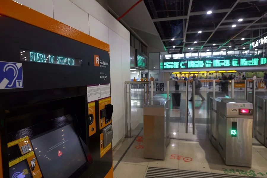 Rodalies comienza a recuperar progresivamente el servicio de tren y habilita autobuses
