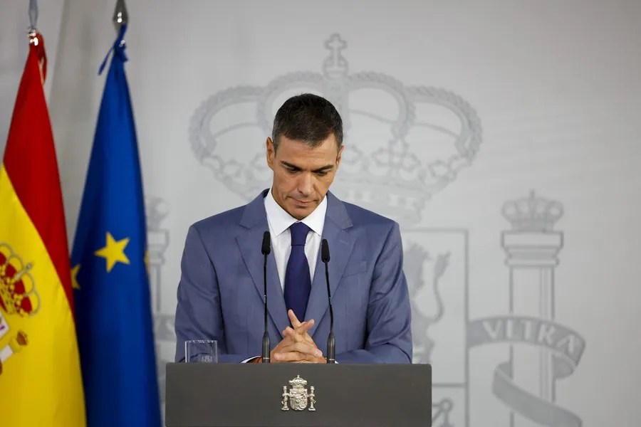 El Gobierno lamenta la decisión del Supremo de mantener suspenso el voto por la ley de nietos