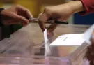 El PP no supera los 141 escaños en el Congreso y necesita de Vox, según varios sondeos